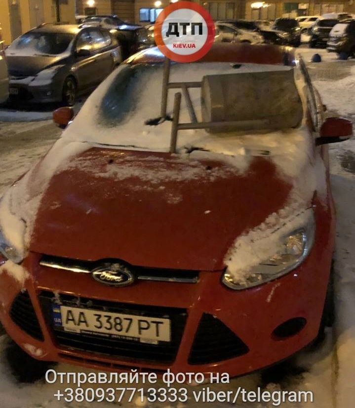 В соцсетях обсуждают жестокое наказание героя парковки в Киеве