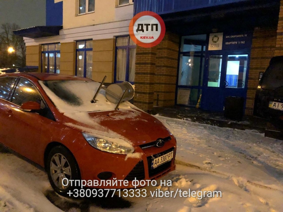 В соцсетях обсуждают жестокое наказание героя парковки в Киеве
