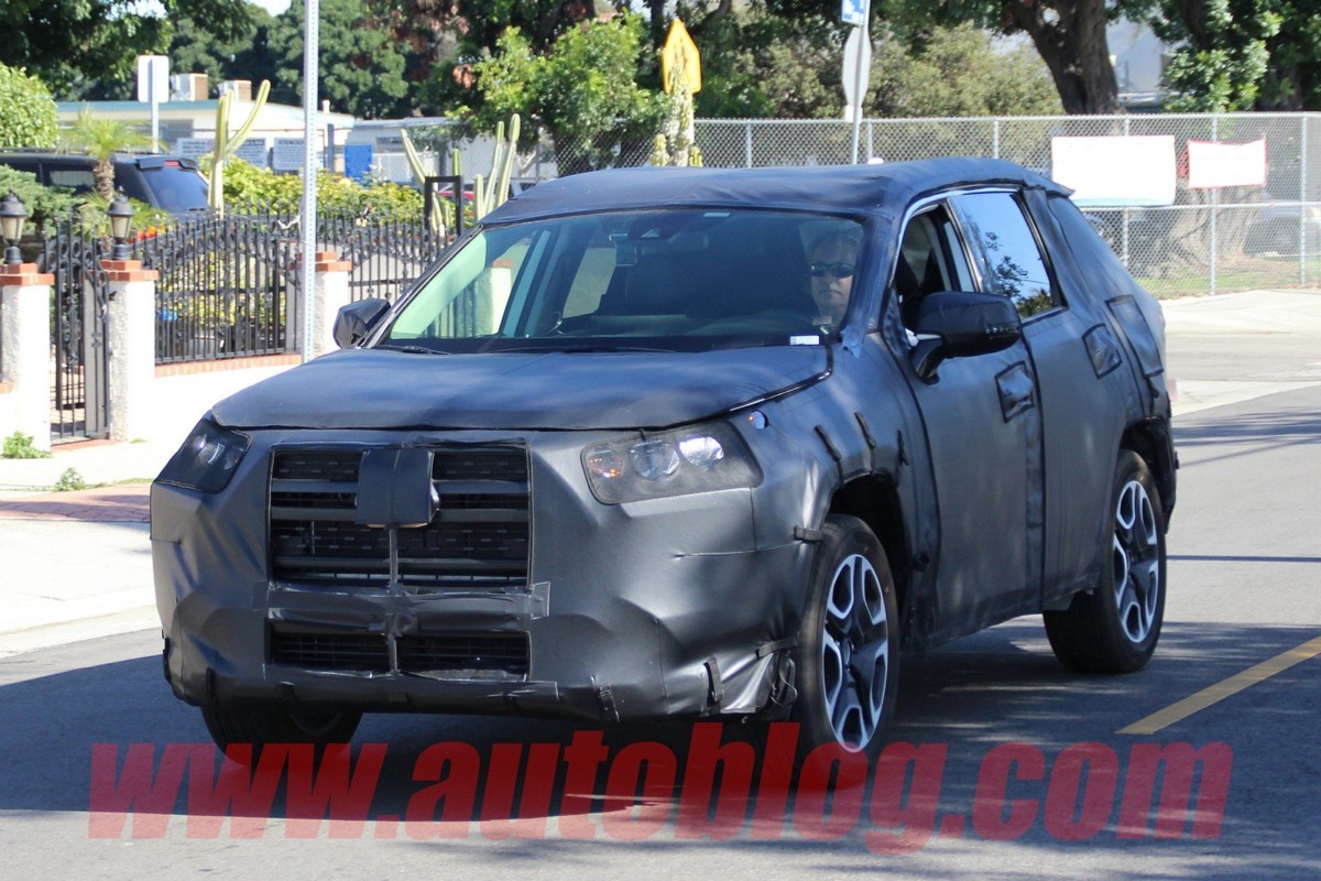 новая тойота рав4