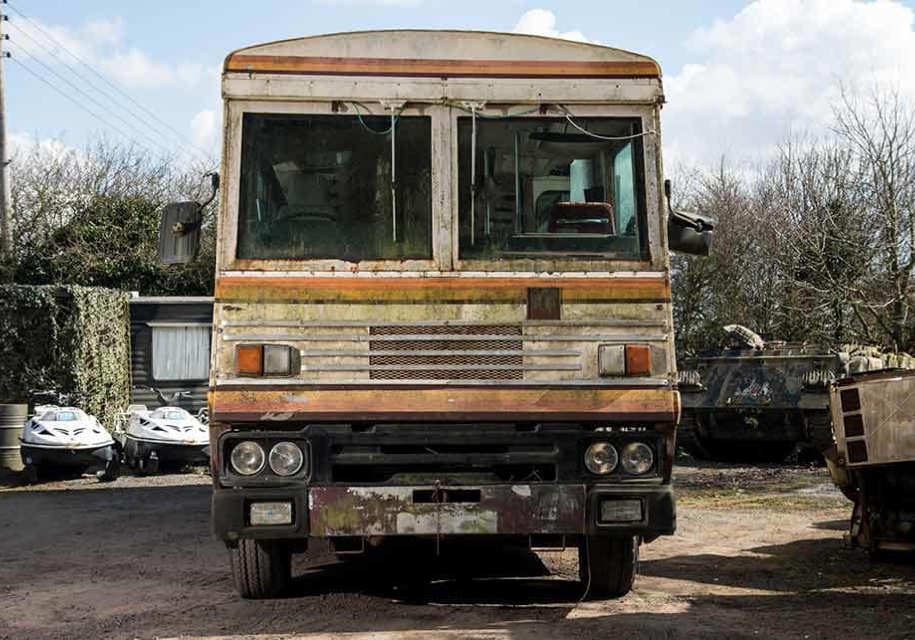 Автобус Маргарет Тэтчер продают в 200 раз дешевле начальной стоимости