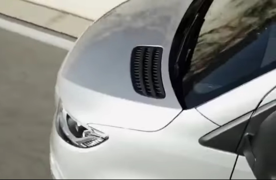 Sprinter 2018 выделяется высокой крышкой капота