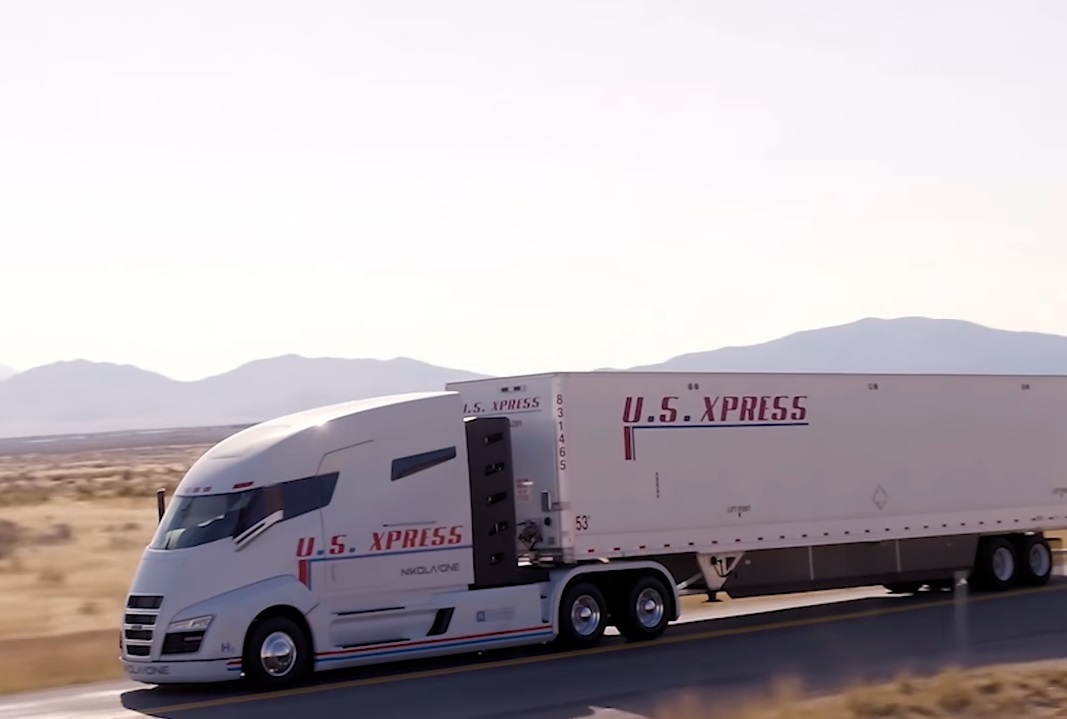 Водородный тягач Nikola One на дорогах