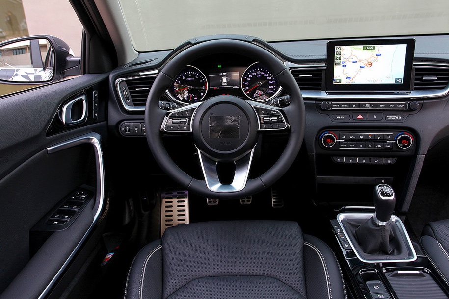 Новый Kia Ceed 2019 станет легче и просторнее Новый Kia Ceed 2019 станет легче и просторнее