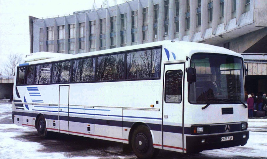 ЛАЗ-5208 на фото 90-х