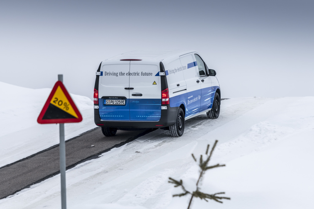 Испытания электрического Mercedes-Benz Vito возле Полярного круга, при минус 30