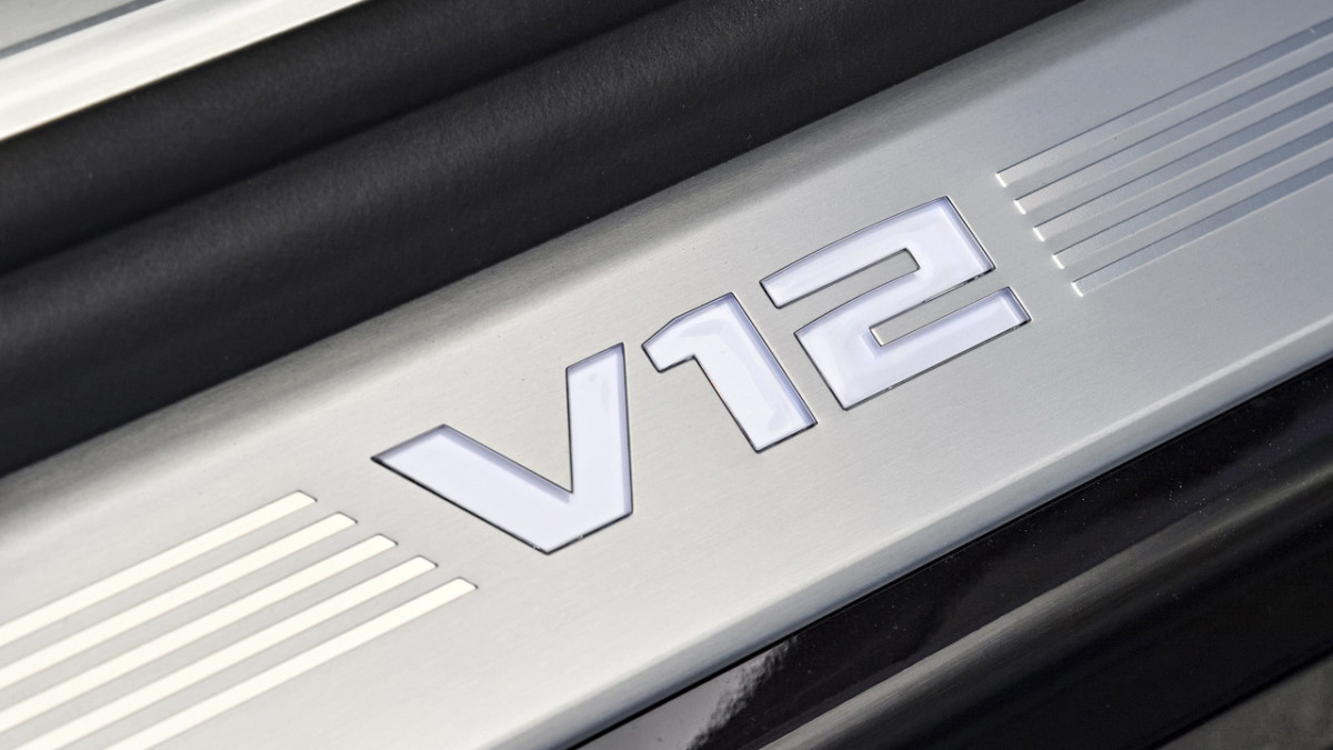 BMW откажется от двигателей V12?