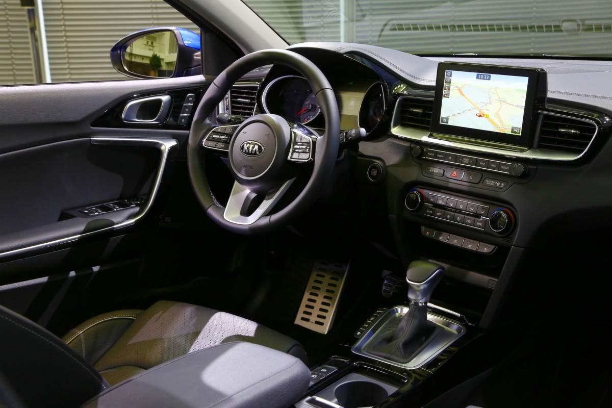 Живые фото и все подробности нового Kia Ceed 2019