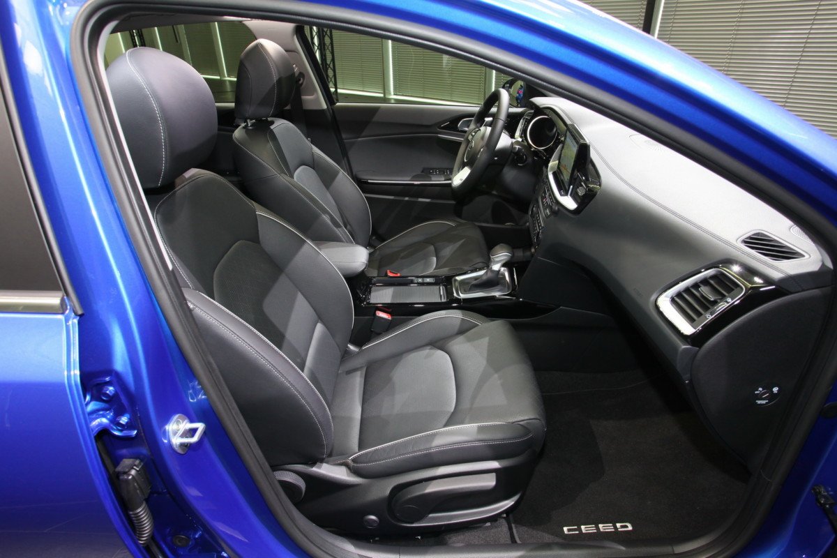 Живые фото и все подробности нового Kia Ceed 2019