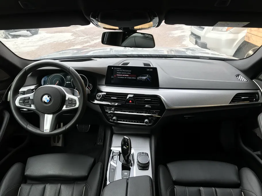 Салон BMW 530e