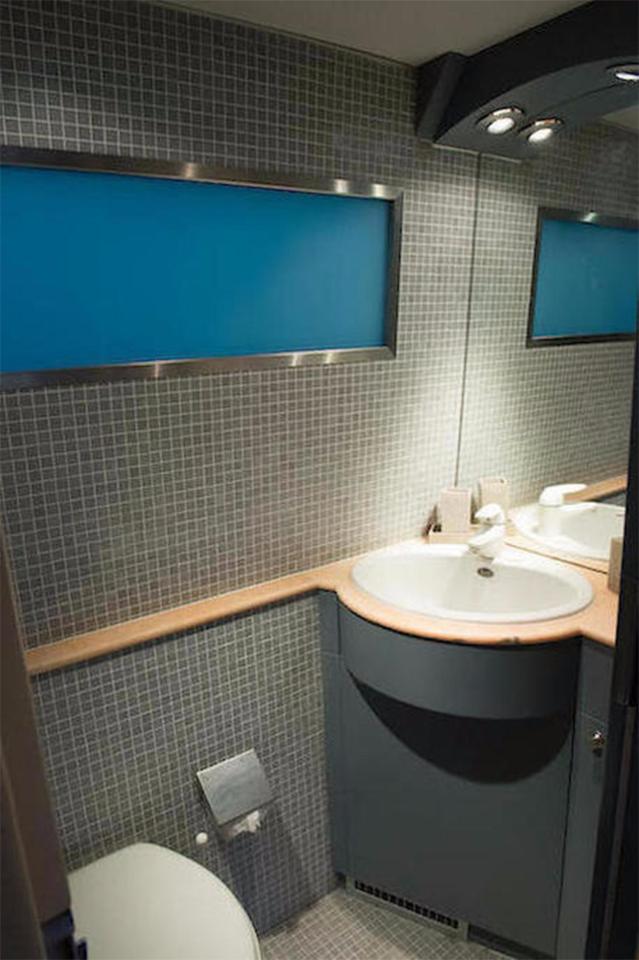 Ванная комната с натуральной керамической плиткой