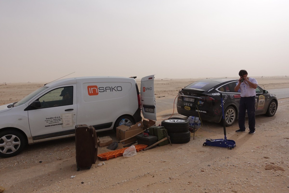 Электромобиль впервые пересек пустыню Сахара Электромобиль впервые пересек пустыню Сахара