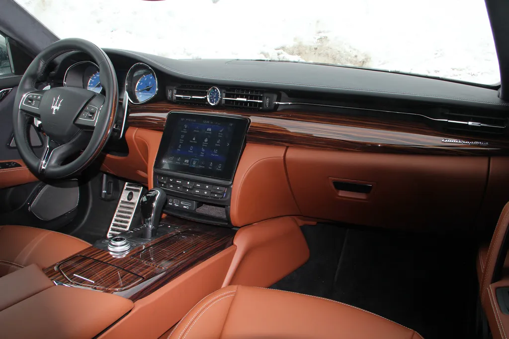 Салон Maserati Quattroporte 2018