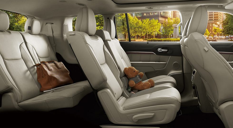 Первый семиместный кроссовер Jeep полностью рассекречен