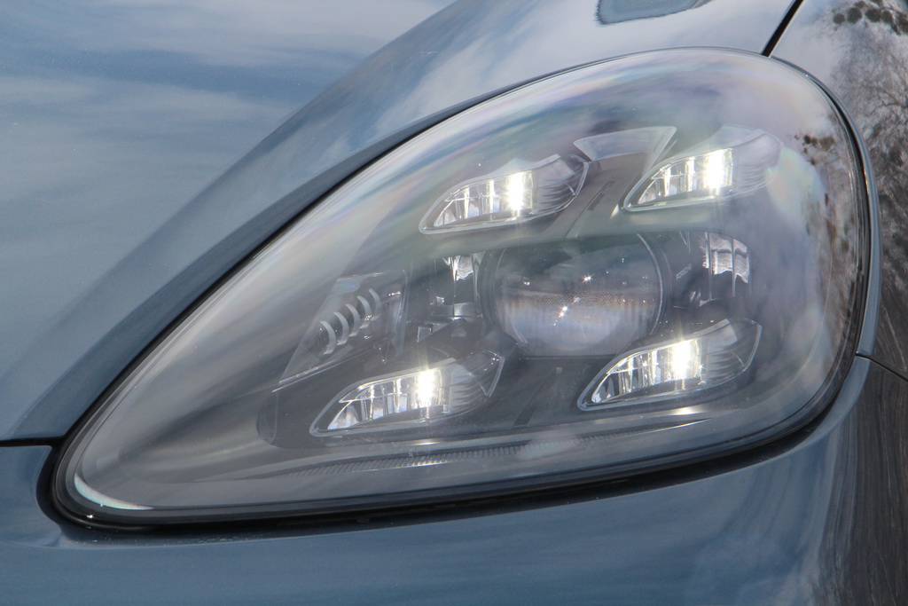 LED оптика нового Porsche Cayenne