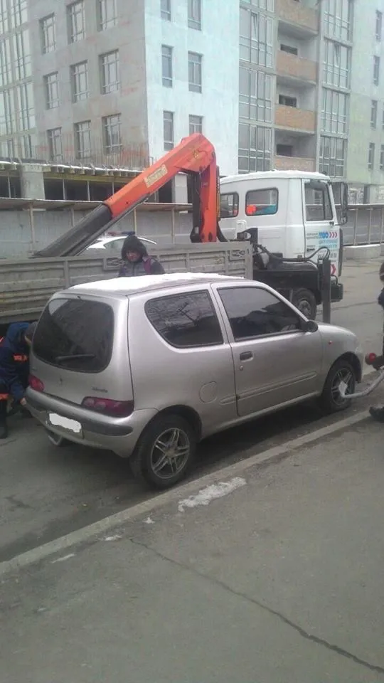В Киеве за неправильную парковку начали эвакуировать машины