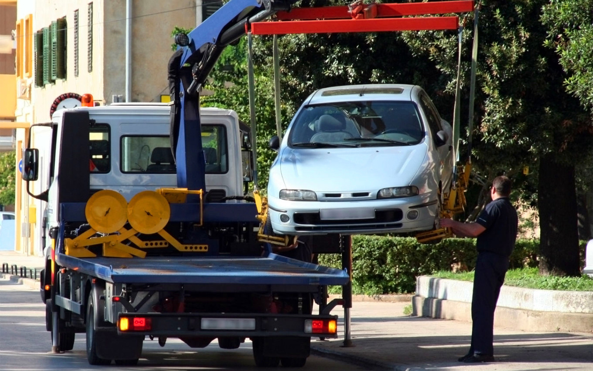 В каких случаях могут забрать авто на штрафплощадку - эвакуация авто