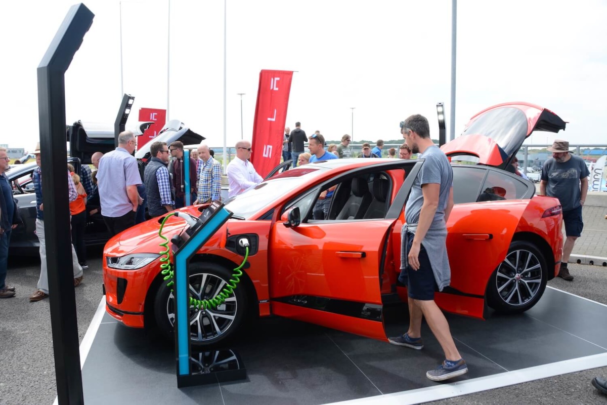 владельцы электрокаров не хотят возвращаться к авто на ДВС