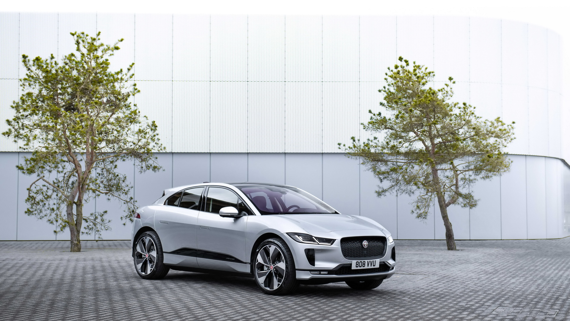 Новая внешность и технологические возможности Jaguar представил обновленный I Pace