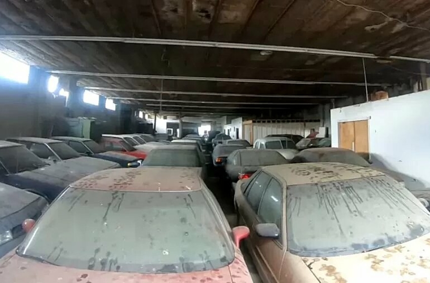 Блогер нашел заброшенный склад с редкими автомобилями (видео) - Автоцентр.ua