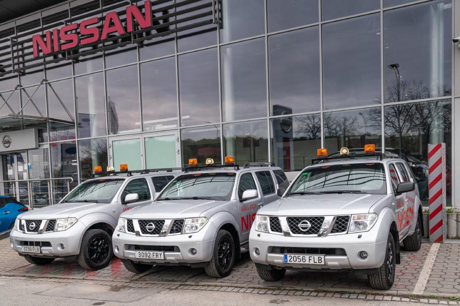Nissan передала шесть автомобилей для помощи украинцам (фото) - Автоцентр.ua