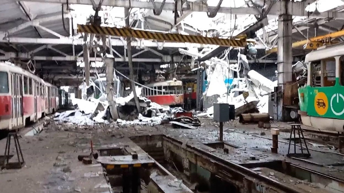 Харьков оставили без трамваев – оккупанты разрушили депо и подстанцию 2