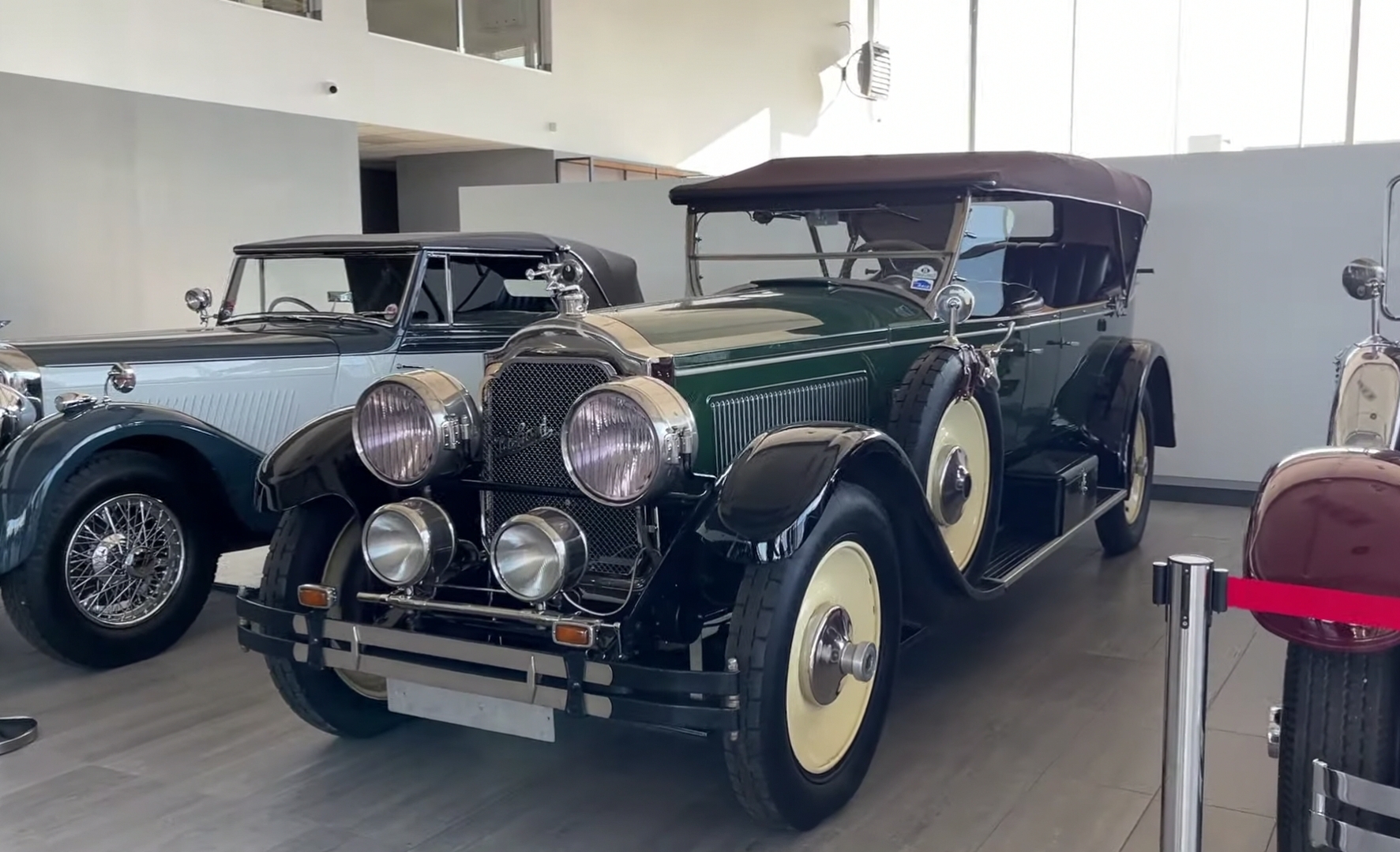 Музей ретроавтомобилей Old Cars Gallery вывезли из Днепра  1