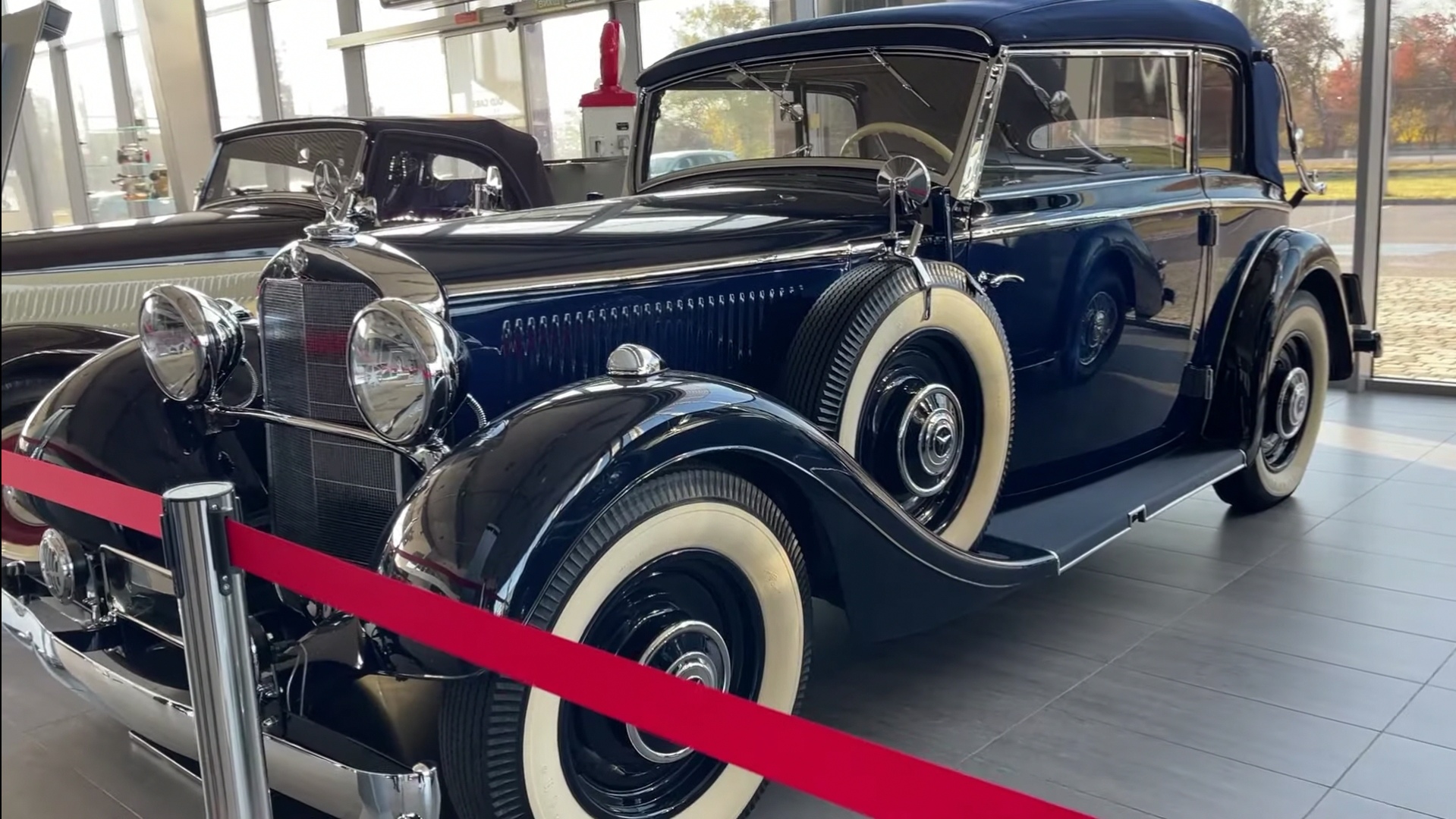 Музей ретроавтомобилей Old Cars Gallery вывезли из Днепра  2