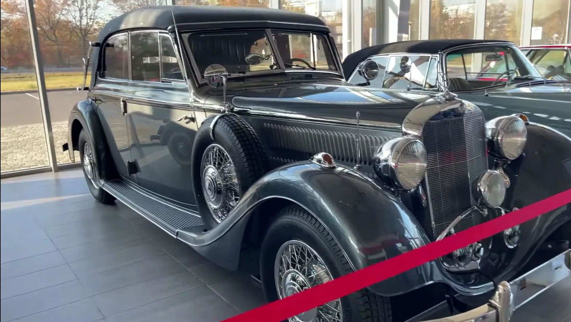 Музей ретроавтомобилей Old Cars Gallery вывезли из Днепра  3