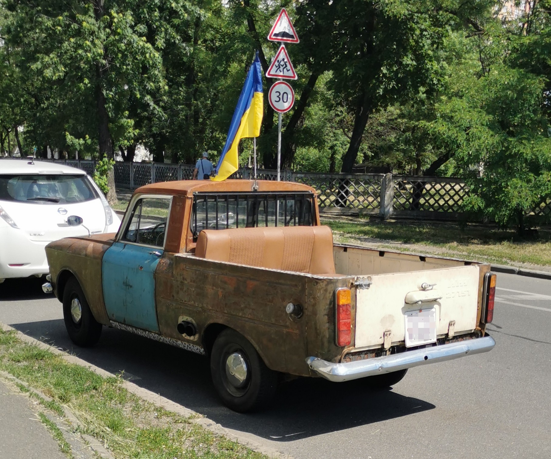 В Киеве замечен интересный ретро-пикап 2