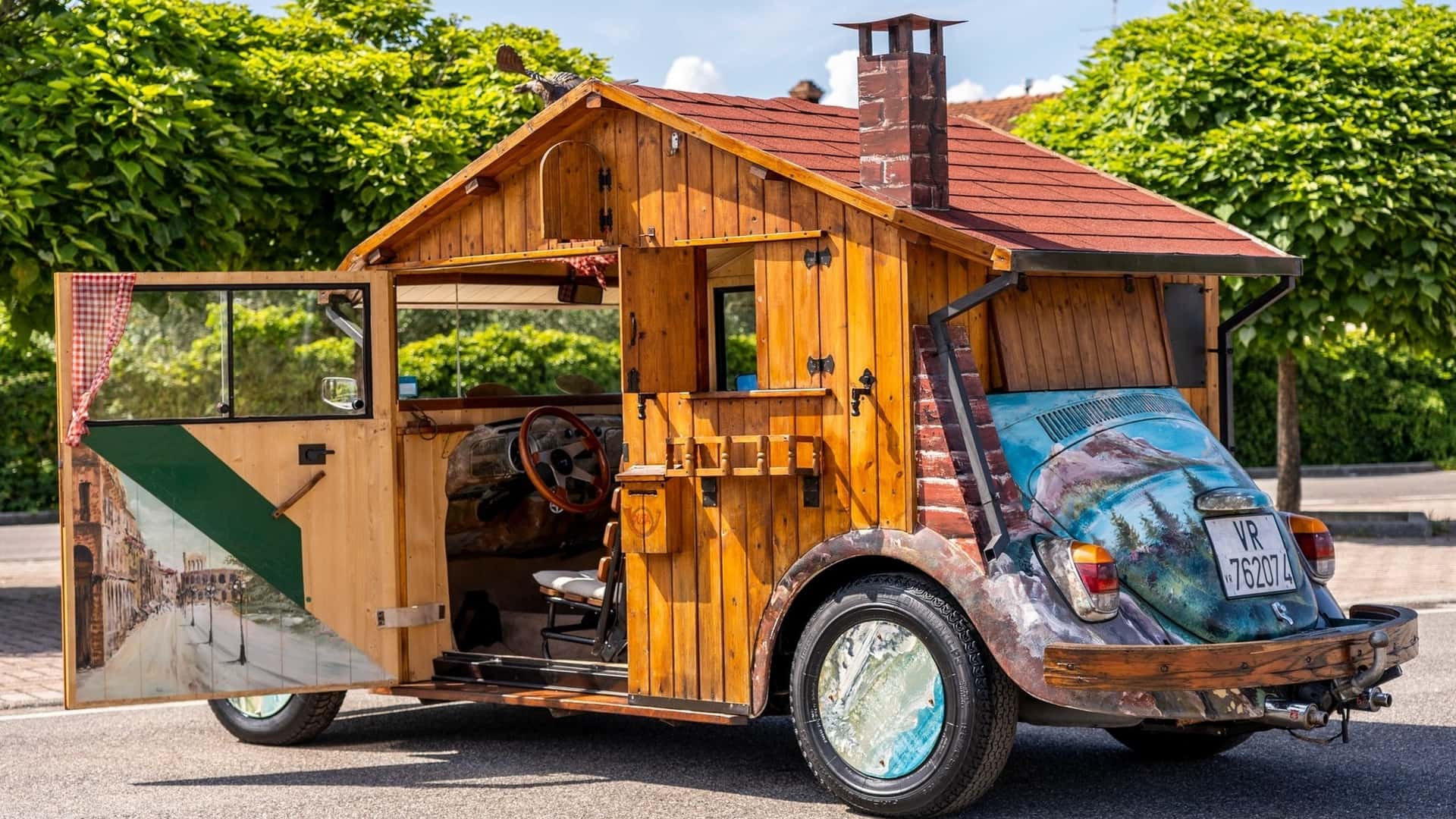 Volkswagen Beetle перетворили на дуже дивний «будинок на колесах»