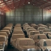 У ПАР знайшли занедбаний сарай із 200 автомобілями