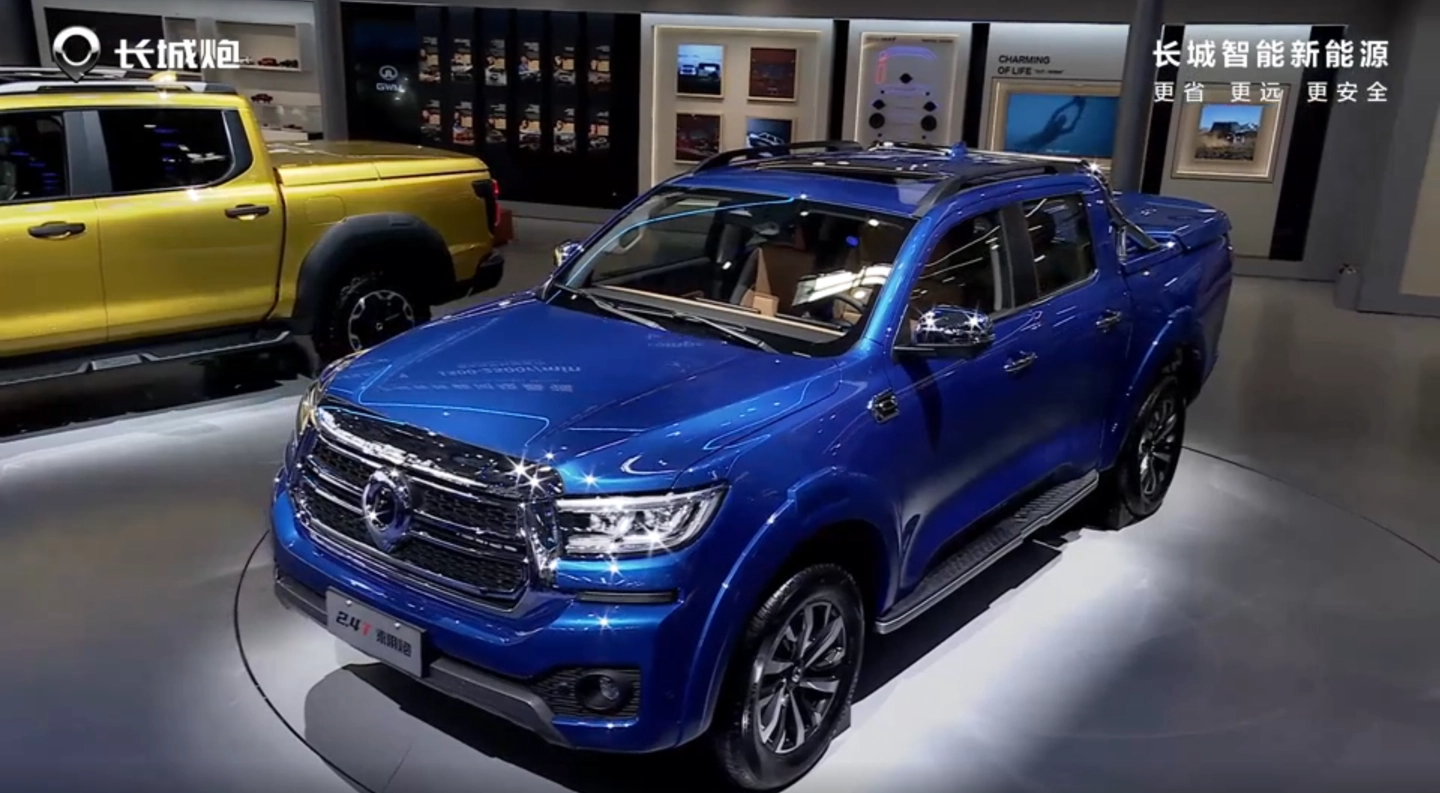 Қыз аяғын жайып салған фото Сексуалдық бейне арқылы пениске айдау