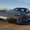 Porsche 911 впервые обзавелся гибридной версией: фото и характеристики