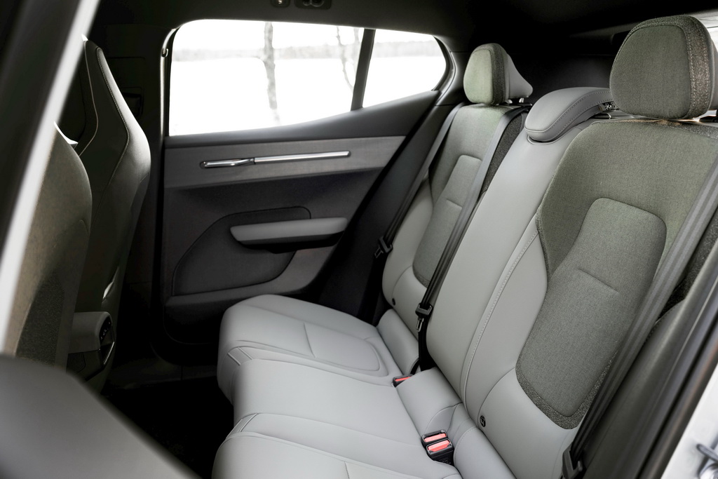 volvo ex30 cross country 8 resize Економічні новини - головні новини України та світу