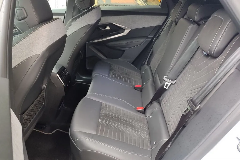 Тест-драйв нового Peugeot 3008 1.2 Hybrid: він зайняв нішу дизеля?