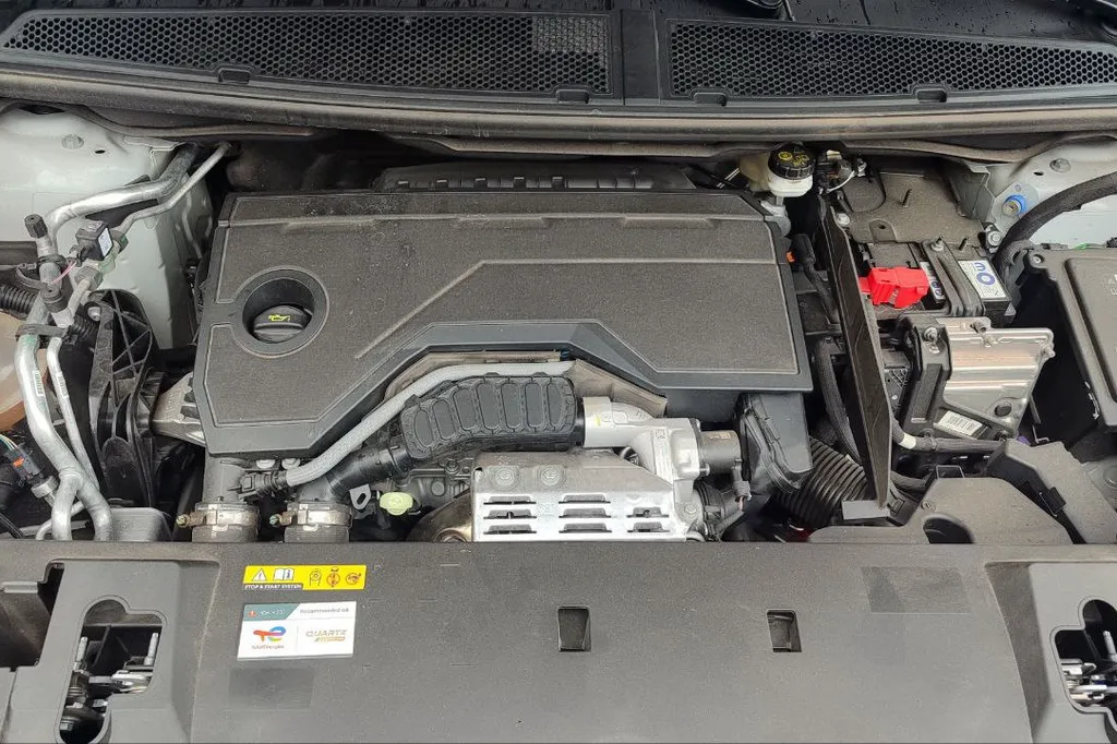 Тест-драйв нового Peugeot 3008 1.2 Hybrid: він зайняв нішу дизеля?